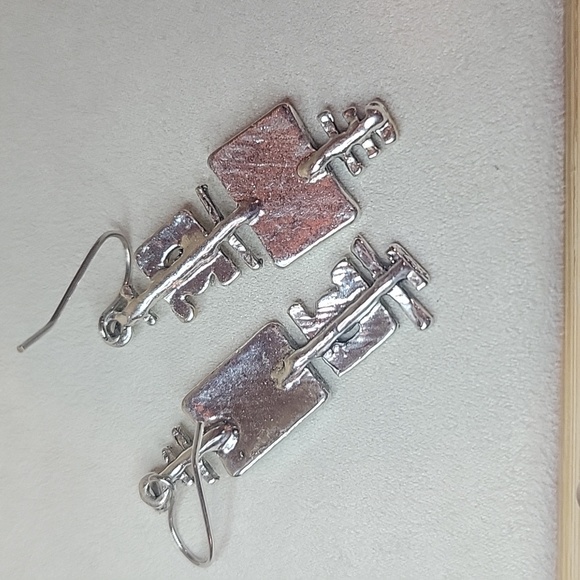 Assymetrical Graphic green earrings - Picture 4 of 5